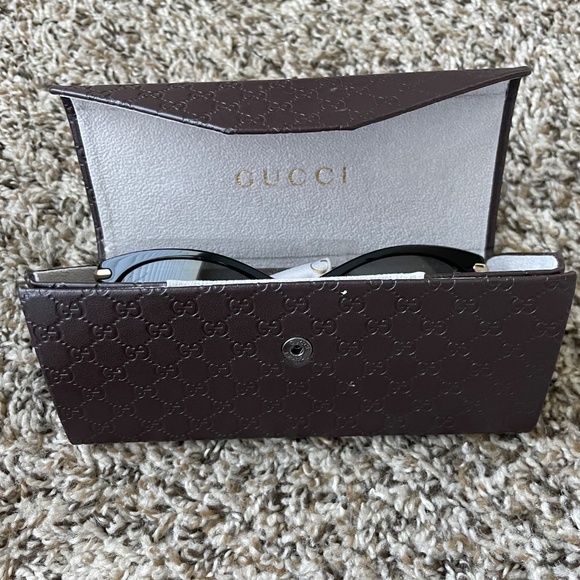 Gucci Sunglasses - Picture 4 of 5